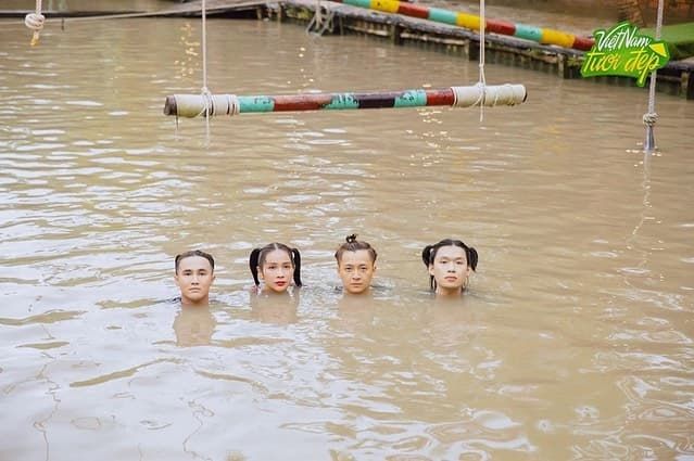 2 triệu năm phiên bản Bắp và đồng đội, H'Hen Niê bình dị ở quê nhà