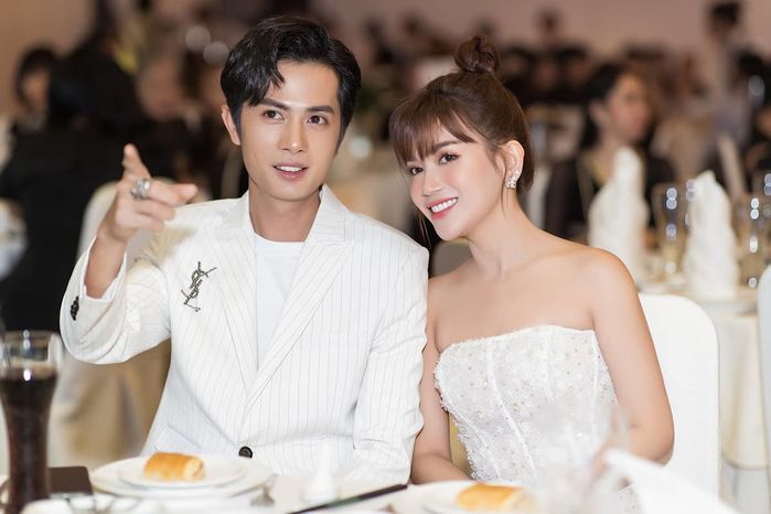 Sĩ Thanh sánh bước tình tứ trên thảm đỏ bên Huỳnh Phương