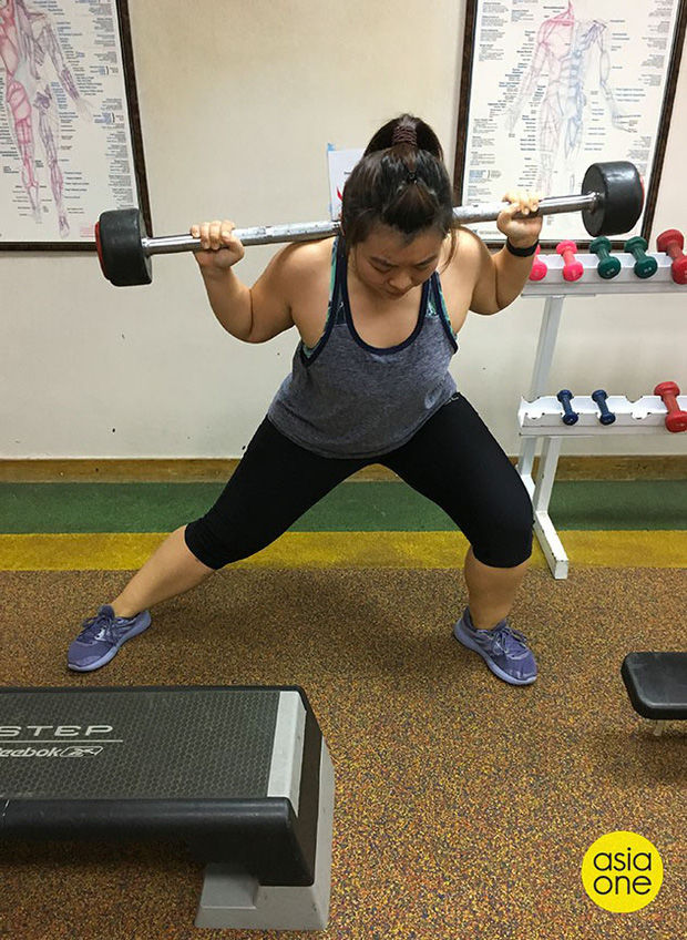 Cô gái giảm 21kg trong 1 năm nhờ kết hợp vừa xem phim vừa tập gym