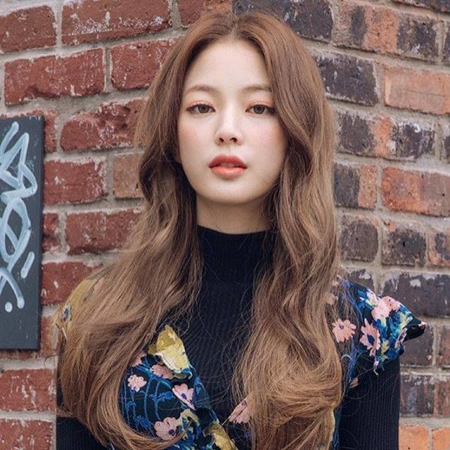 Màu tóc hot 2019: Bambi brown và Silver grey tông xanh tím oải hương