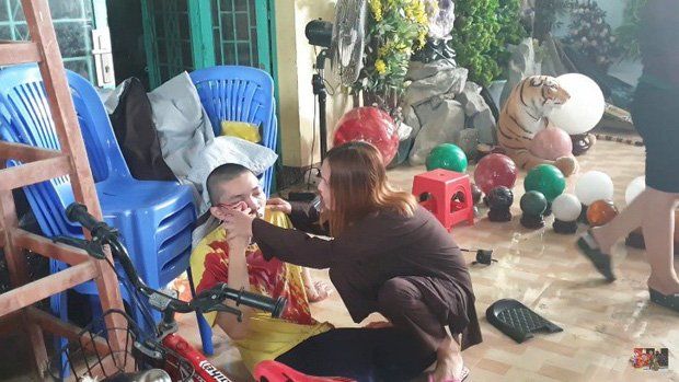 5 chú tiểu Thách Thức Danh Hài hoảng loạn sau khi nơi ở bị đập phá