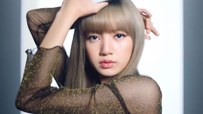 Với sức hút cực khủng, Lisa nhận được hàng tỷ đến trăm tỷ một hợp đồng