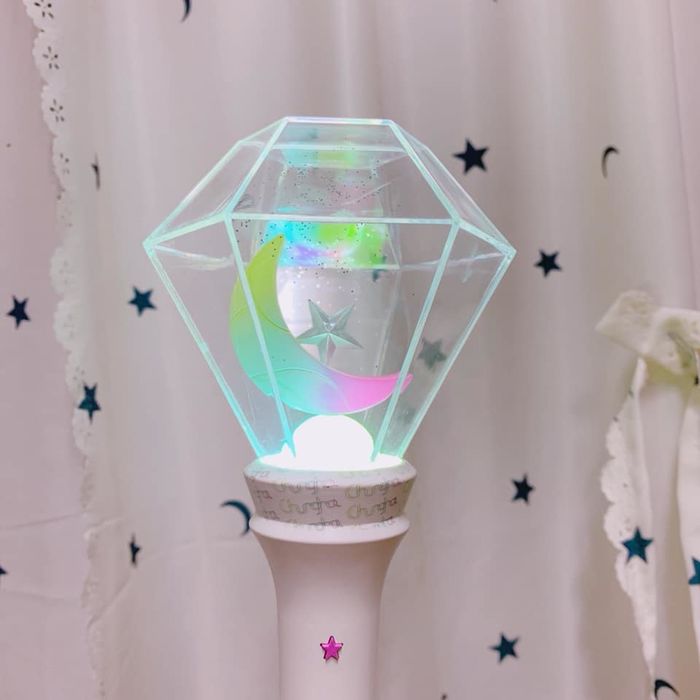 Thêm lightstick đẹp từ Chung Ha nhưng của BIG BANG vẫn đỉnh nhất