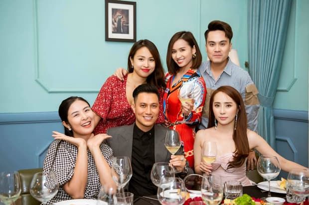 Ảnh Elly Trần chụp con gái gây sốt, Tóc Tiên gặp gỡ mỹ nam Bank Thiti