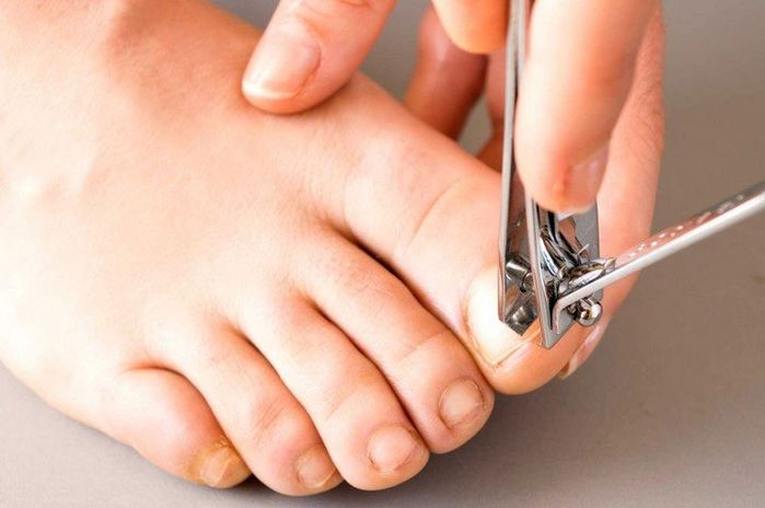 BS Masataka Saito Nhật: Cắt móng chân sai cách dễ nhiễm trùng huyết