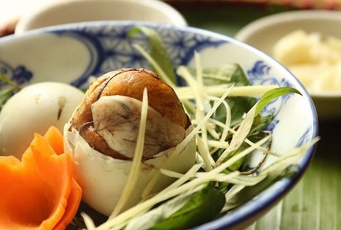 5 món trứng cực khó ăn: trứng lộn VN, trứng luộc nước tiểu của TQ