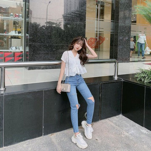 Bạn gái tin đồn mới của Quang Hải: Chỉ 1m52 nhưng mặc gì cũng chuẩn