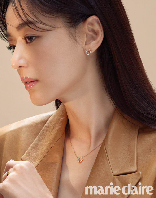 Bất ngờ cắt tóc mái, mợ chảnh Jeon Ji Hyun khoe nhan sắc đỉnh cao
