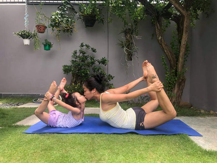 Bí quyết tươi trẻ của Ốc Thanh Vân: Nửa đêm đắp mặt nạ, tập yoga