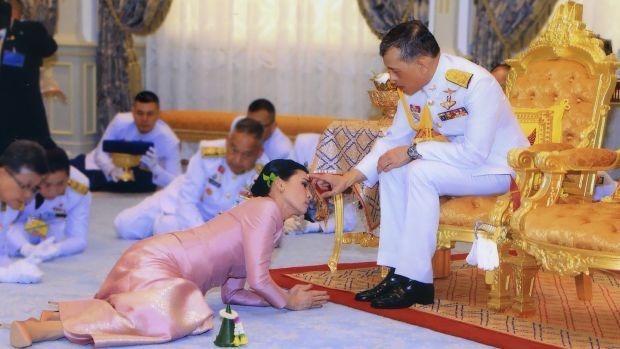 Bị tước danh hiệu, tương lai cựu Hoàng quý phi trở thành một ẩn số