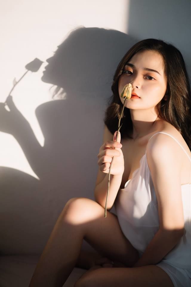 Cả ngày vào FB, nhận ra chẳng ai tốt hơn là dấu hiệu yêu lại người cũ