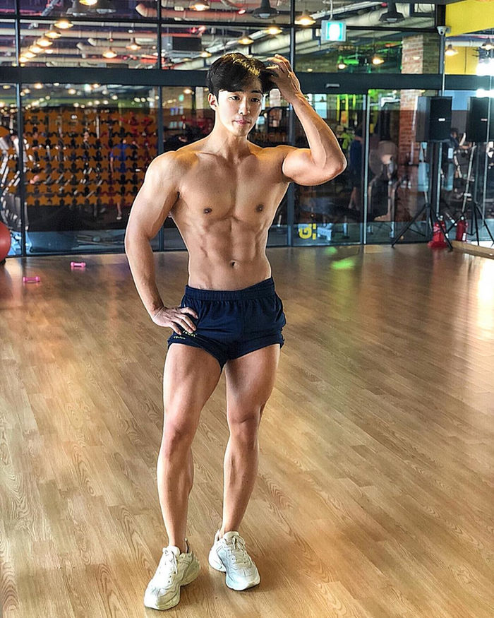 Chẳng cô gái nào chọn 6 múi thay vì ô tô đâu các chàng trai ạ