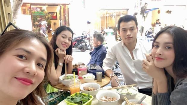Chi Pu khoe quà từ SM Town, BB Trần hóa cô dâu cực xinh bên người yêu
