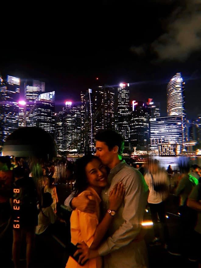 Chia tay trai Việt quen người ngoại quốc: Hoàng Oanh, Hạ Trâm viên mãn