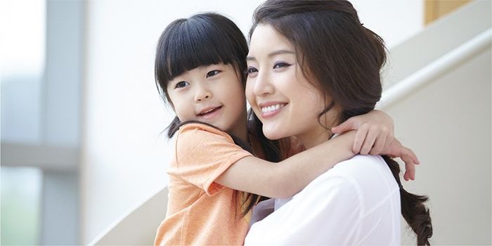 Chia tiền vào từng phong bì, mẹ đơn thân thoải mái nuôi con gái