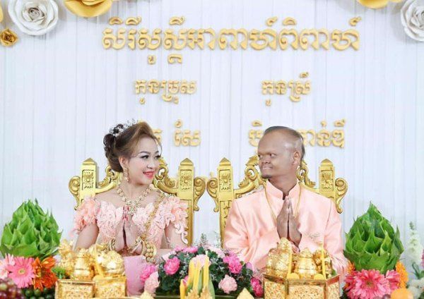 Cặp đôi đũa lệch khoe con trai đầu lòng: Gương mặt xinh xắn giống mẹ