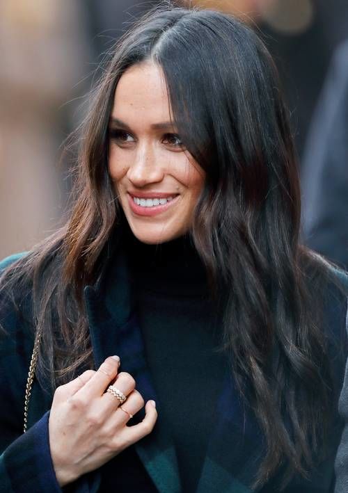 Công nương Kate - Meghan đeo khuyên tai giá rẻ để gần gũi người dân