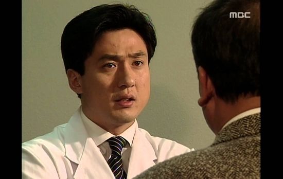 Dàn sao “Anh em nhà bác sĩ” sau 22 năm: Lee Young Ae trẻ đẹp tuổi 50