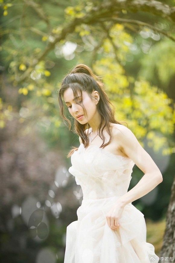 Dàn sao Thần điêu đại hiệp sau 24 năm: Lý Nhược Đồng lẻ bóng tuổi 46