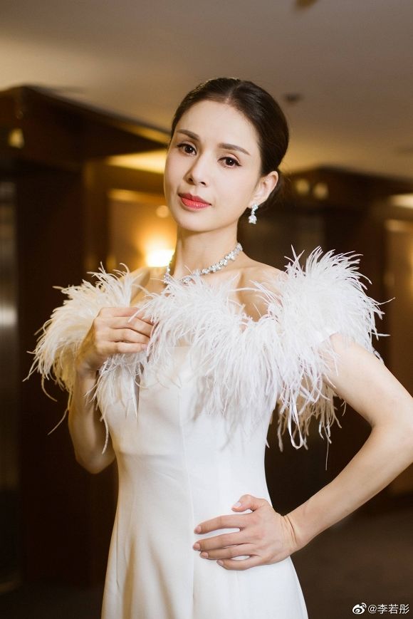 Dàn sao Thần điêu đại hiệp sau 24 năm: Lý Nhược Đồng lẻ bóng tuổi 46
