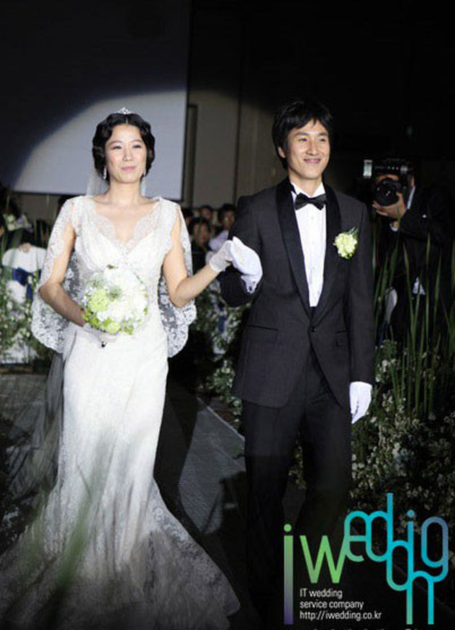 Dàn sao Tiệm cà phê hoàng tử sau 12 năm: Gong Yoo lẻ bóng tuổi U40