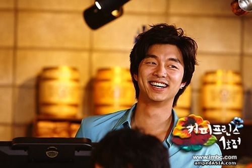 Dàn sao Tiệm cà phê hoàng tử sau 12 năm: Gong Yoo lẻ bóng tuổi U40