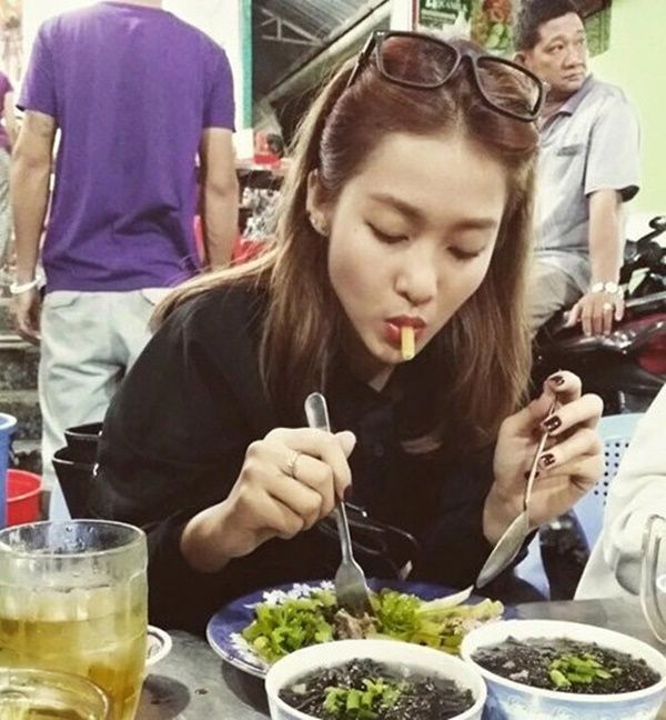 Đang ăn bị chụp lén: Lan Ngọc, Bích Phương khiến fan cười không ngớt