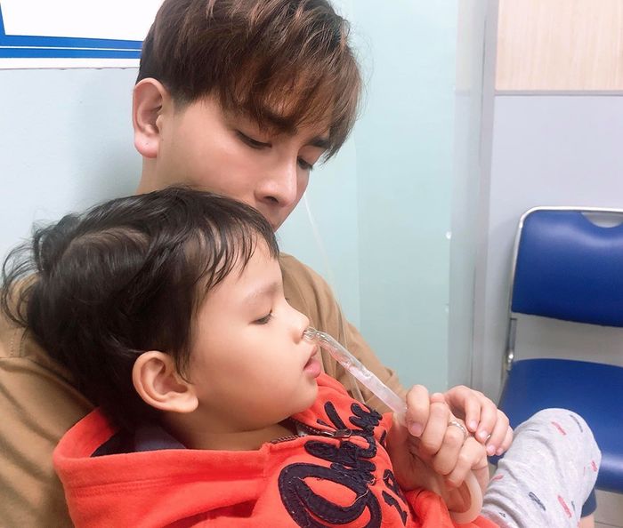 Đăng ảnh du lịch, Thu Thủy khéo xóa tan tin chồng trẻ ngược đãi con