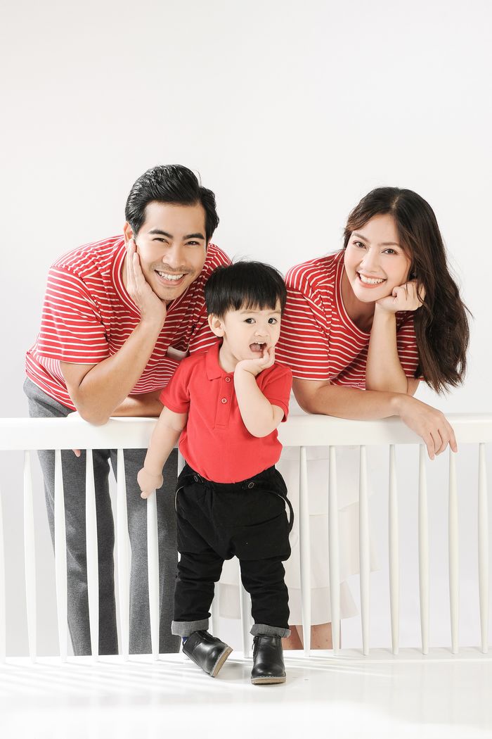 Đọ độ đáng yêu con nhà sao Việt: Con trai Lâm Khánh Chi cực kháu khỉnh