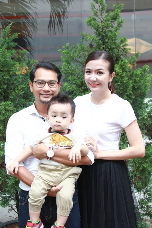 Đọ độ đáng yêu con nhà sao Việt: Con trai Lâm Khánh Chi cực kháu khỉnh
