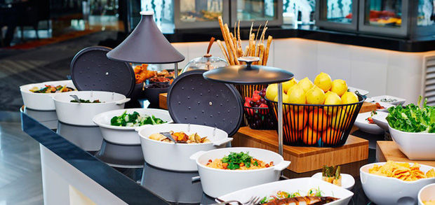 Dùng lại đồ cũ, đuổi khéo khách là cách sinh lợi của nhà hàng buffet