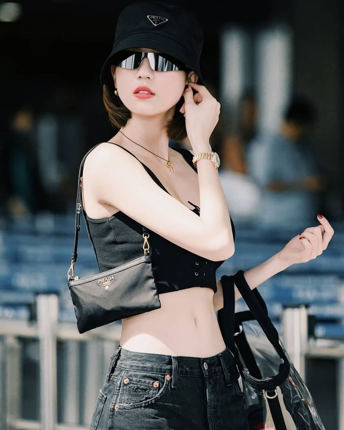 Duyên - Triệu rủ nhau cởi áo trên núi, H'Hen Niê đáp trả tin có bầu