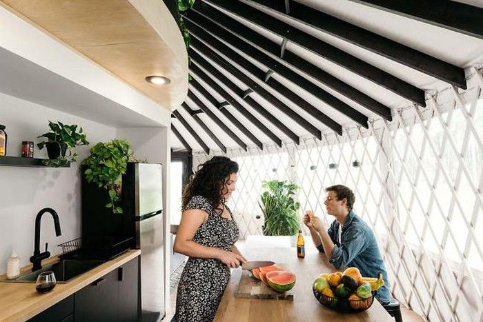 Ngôi nhà mang hình hài ốc đảo hòa mình vào thiên nhiên của cặp đôi trẻ