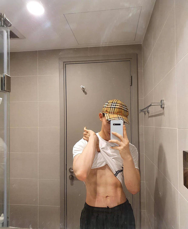 Erik lột xác ngoại mục từ thư sinh Hàn Quốc đến cơ bắp cuồn cuộn