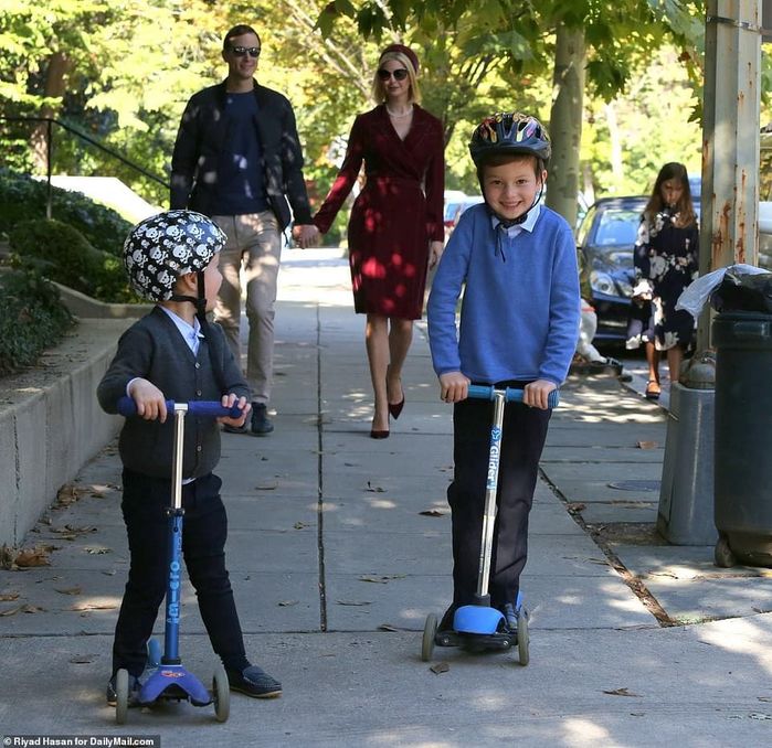 Cả nhà Ivanka Trump đi dạo, bé Arabella gây chú ý vì gương mặt ỉu xìu