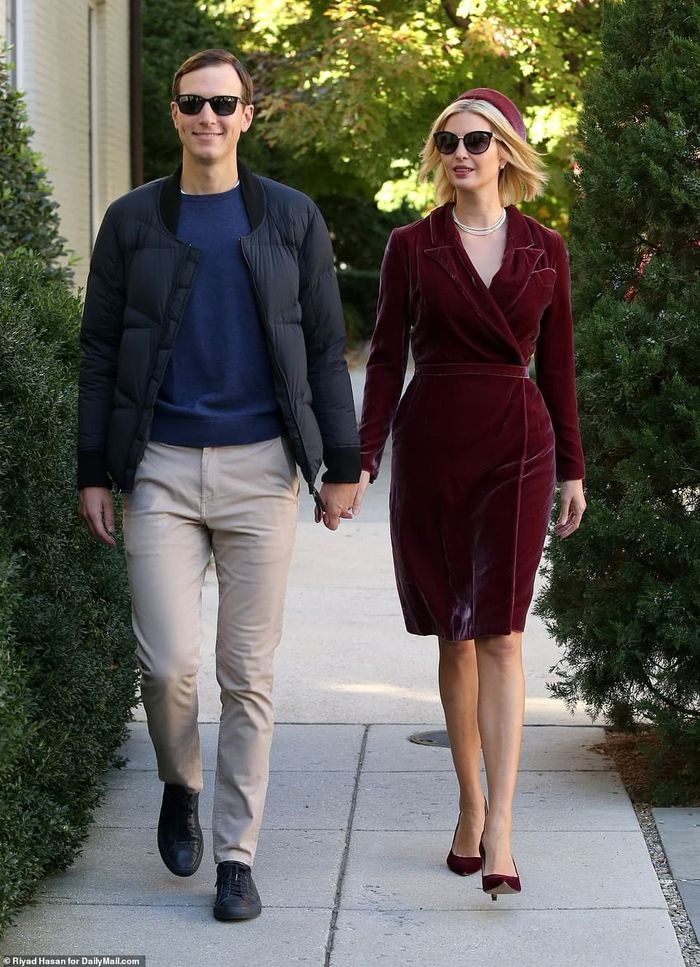 Cả nhà Ivanka Trump đi dạo, bé Arabella gây chú ý vì gương mặt ỉu xìu