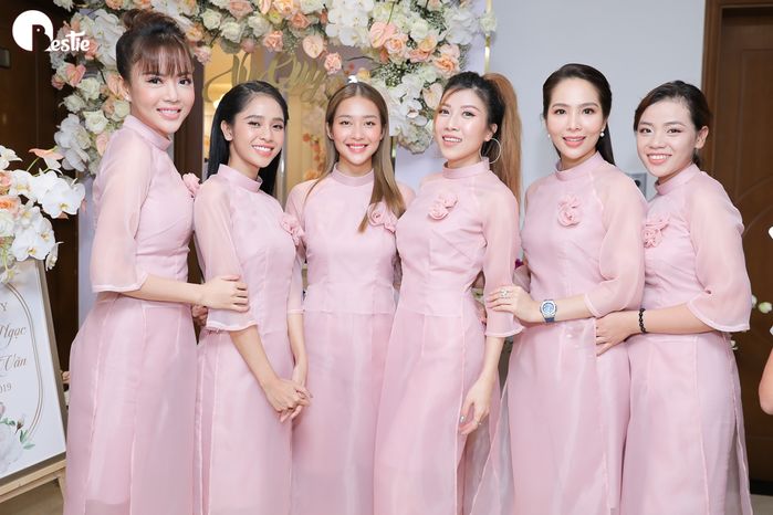 Giang Hồng Ngọc hạnh phúc trong lễ ăn hỏi bên ông xã