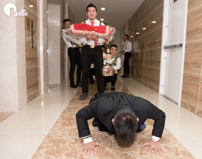 Giang Hồng Ngọc hạnh phúc trong lễ ăn hỏi bên ông xã