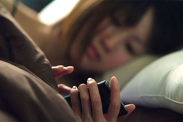 Giới trẻ đang dành thời gian để café, nhậu, lướt mạng hơn là kiếm tiền
