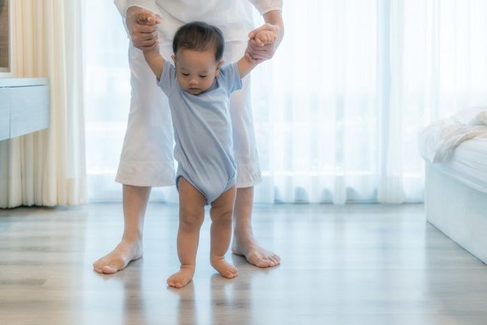 GS Kiso Kubota: Để trẻ thông minh cha mẹ hãy chạm vào tay, chân trẻ