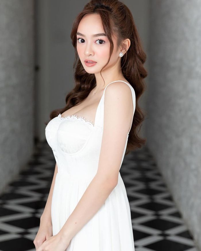 Những mỹ nhân Việt sở hữu vòng 1 đẹp tự nhiên căng tràn