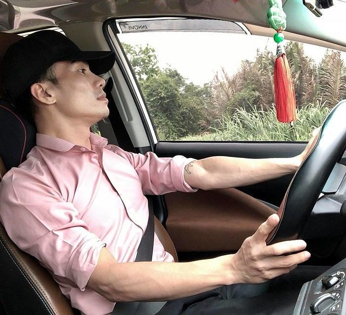 Hết “hào quang bong bóng”: Hiện tượng mạng Lệ Rơi về quê làm công nhân