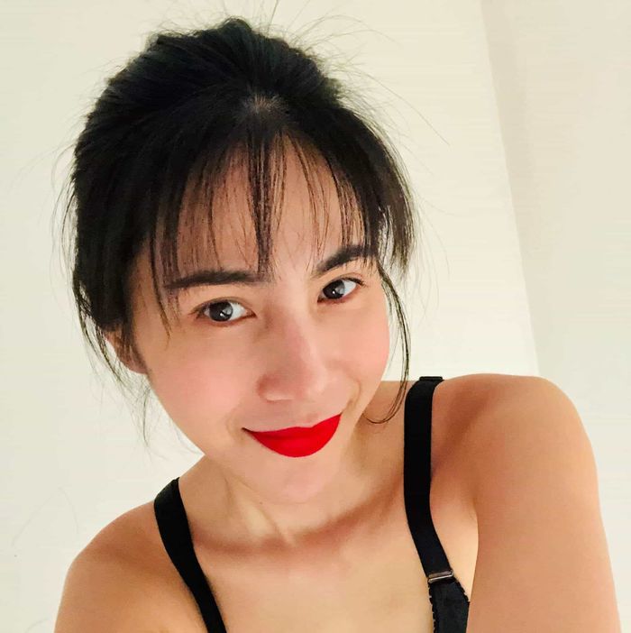 Tuấn Hưng hát bên ban công, Hà Hồ nói lý do không kết bạn với Kim Lý