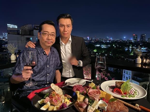 Tuấn Hưng hát bên ban công, Hà Hồ nói lý do không kết bạn với Kim Lý