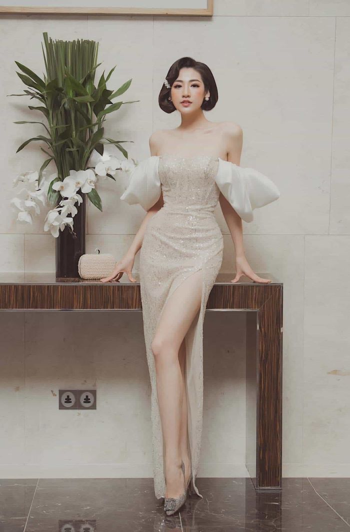 Tuấn Hưng hát bên ban công, Hà Hồ nói lý do không kết bạn với Kim Lý