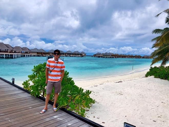 Hoài Linh đi Maldives, Thanh Duy đăng ảnh thời ngố tàu với Đông Nhi