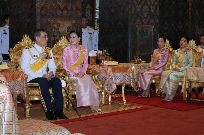 Hoàng hậu Thái Lan rạng rỡ bên Quốc vương trong sự kiện mới nhất