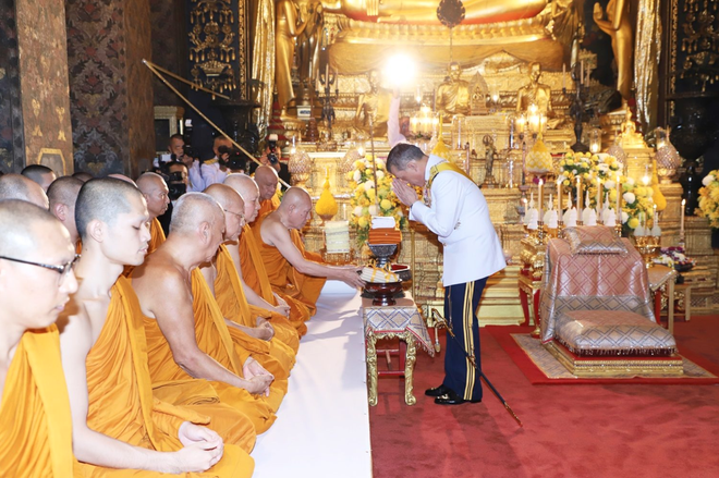 Hoàng hậu Thái Lan rạng rỡ bên Quốc vương trong sự kiện mới nhất