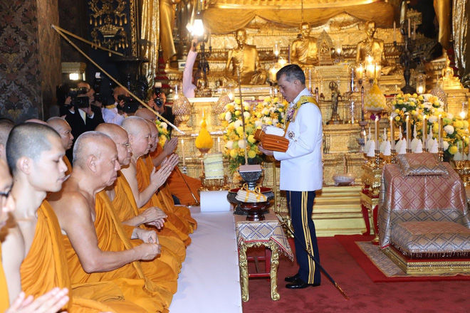 Hoàng hậu Thái Lan rạng rỡ bên Quốc vương trong sự kiện mới nhất
