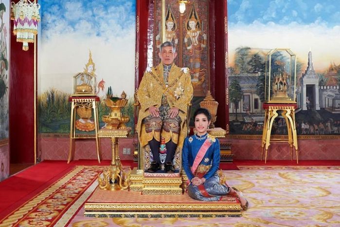 Hoàng quý phi Sineenat có thể sống lưu vong, bị trục xuất khỏi xứ Thái